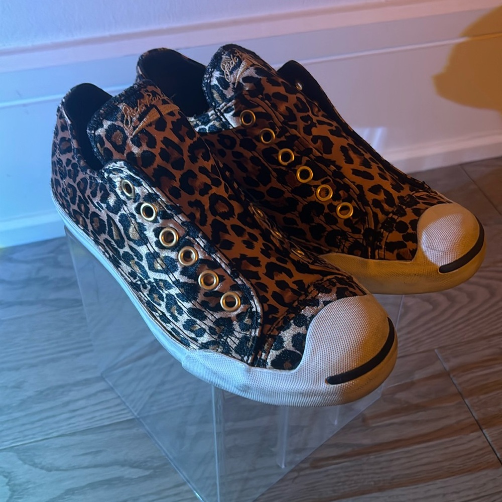 cute cheetah print converse sneakers, size 7.5.